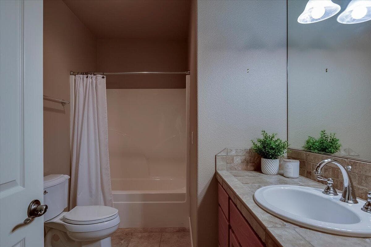 Photo of 2644 NW 19th Street 33 of 43