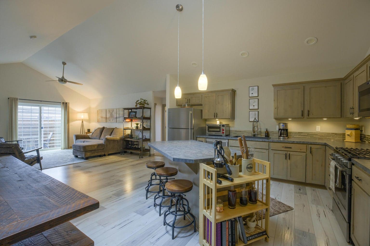Photo of 1549 SW Kalama Avenue 8 of 73