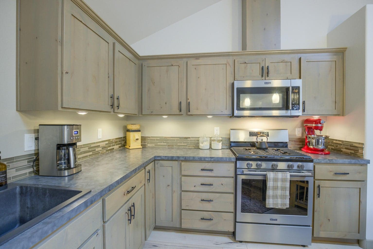 Photo of 1549 SW Kalama Avenue 11 of 73