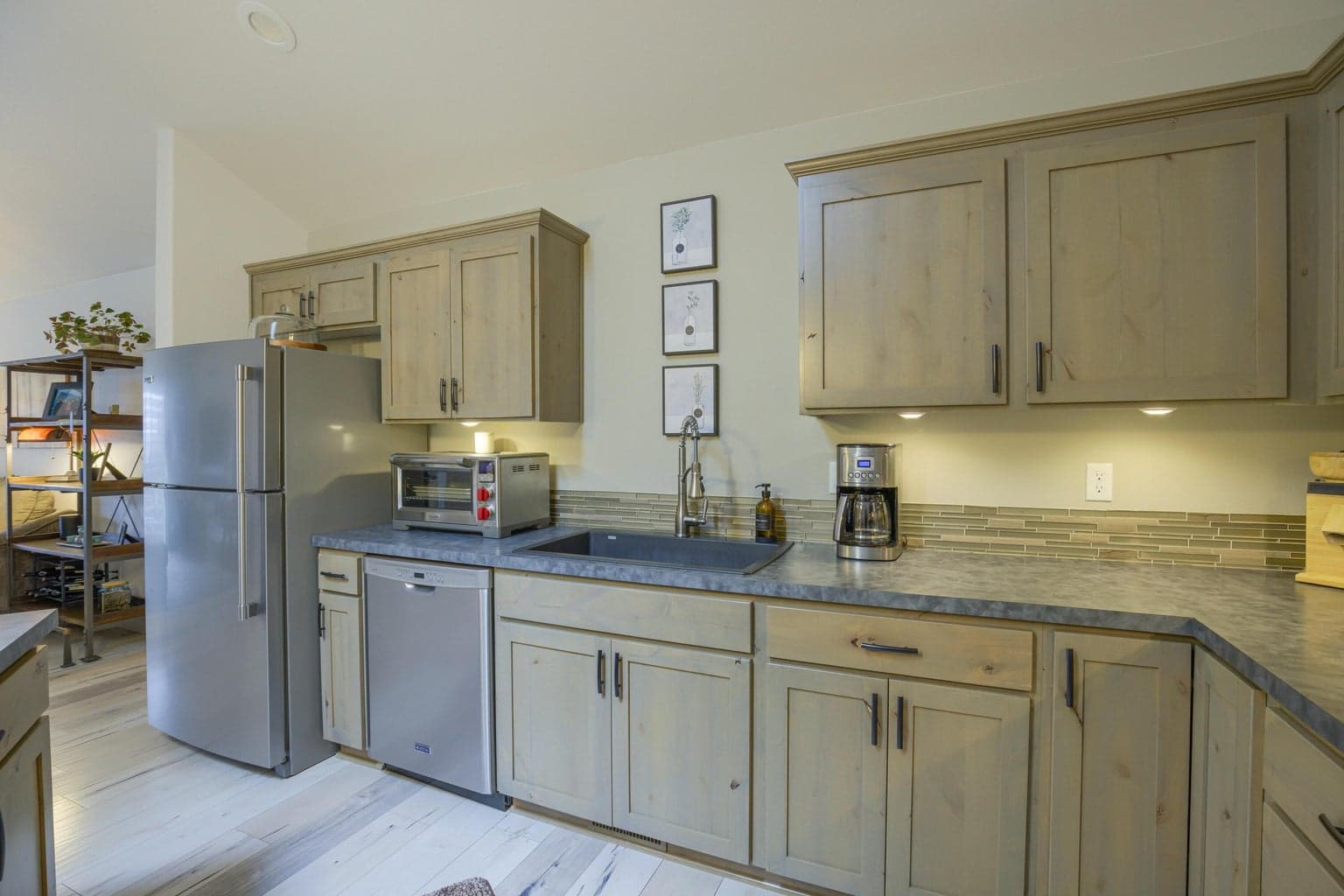 Photo of 1549 SW Kalama Avenue 12 of 73