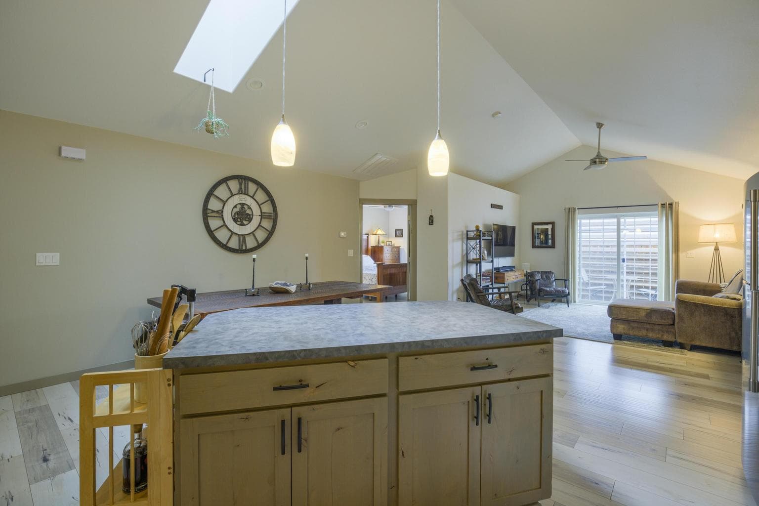 Photo of 1549 SW Kalama Avenue 13 of 73