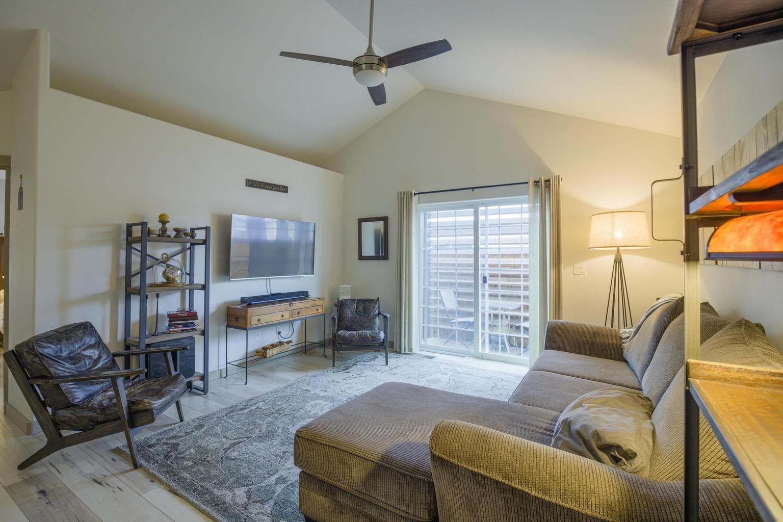 Photo of 1549 SW Kalama Avenue 16 of 73