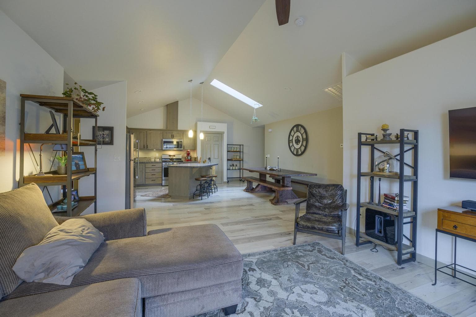 Photo of 1549 SW Kalama Avenue 17 of 73