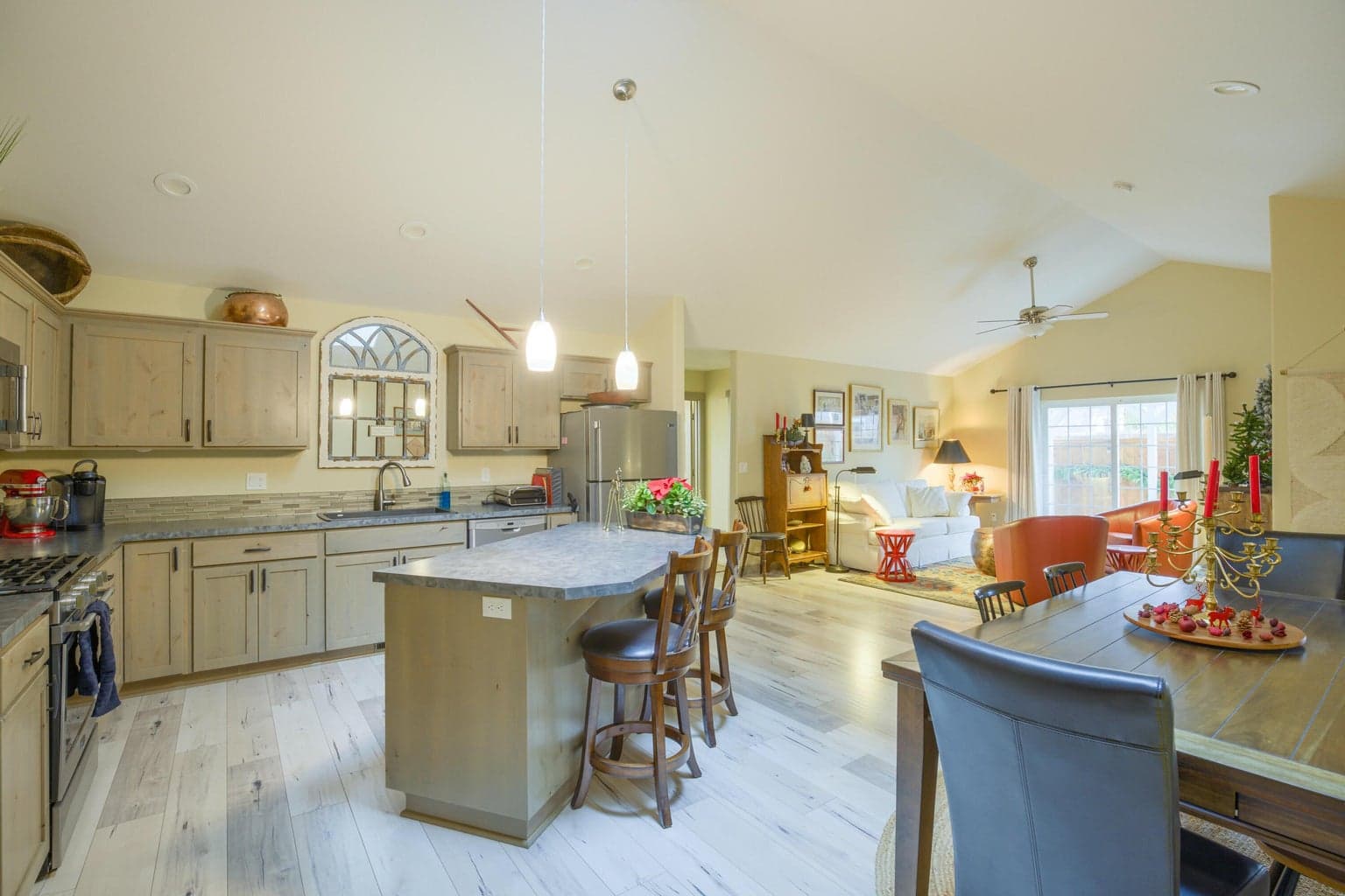 Photo of 1549 SW Kalama Avenue 39 of 73