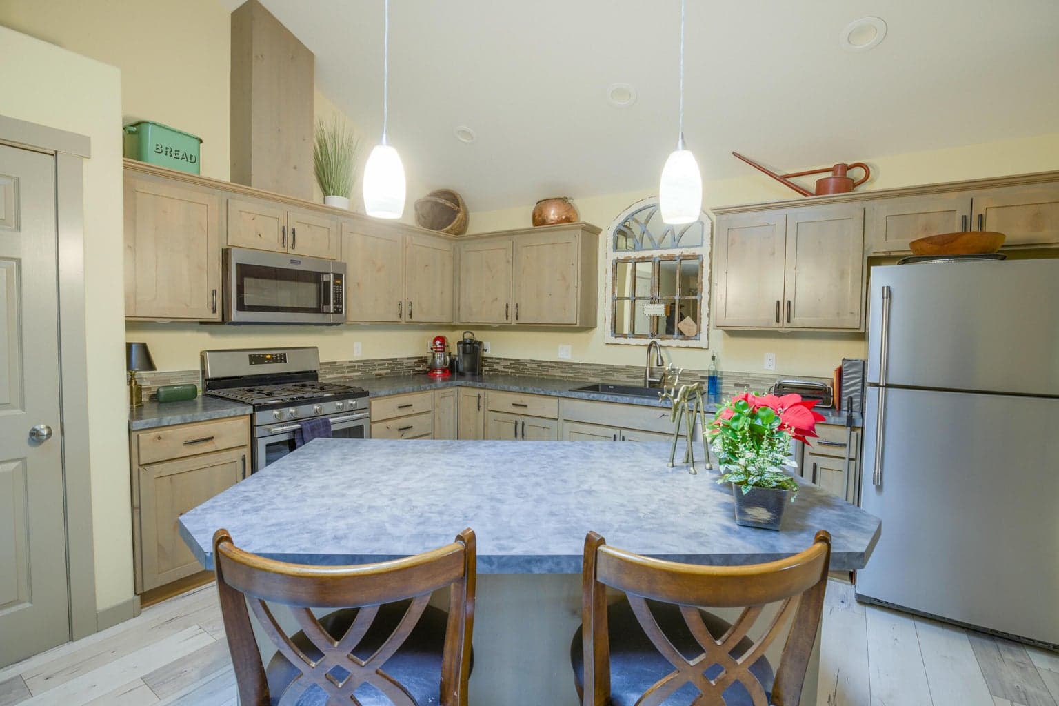 Photo of 1549 SW Kalama Avenue 43 of 73