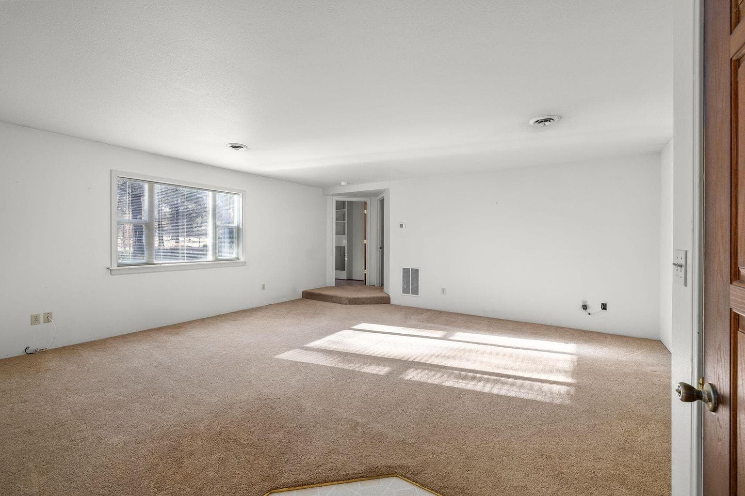 Photo of 17235 Kent 5 of 36