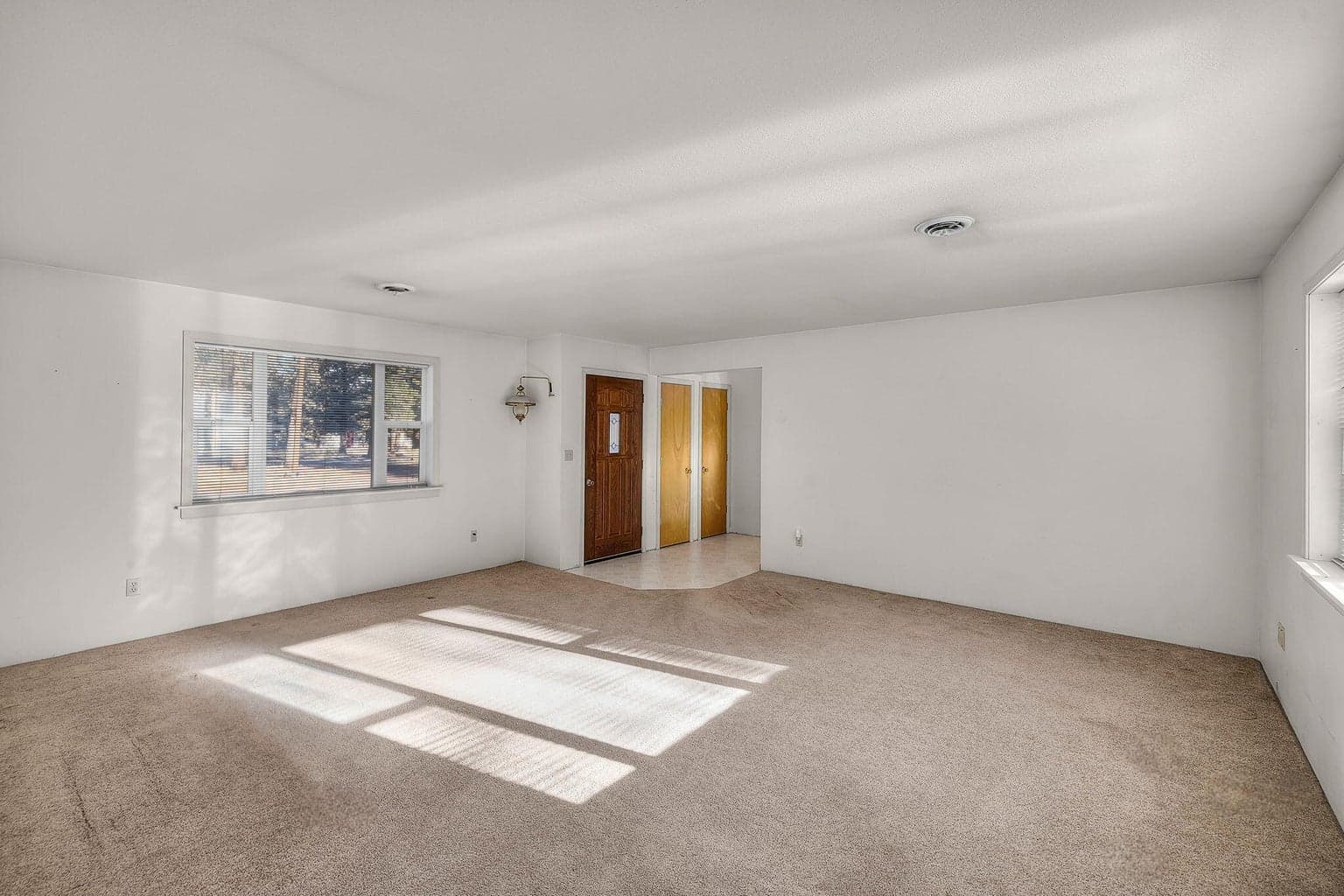 Photo of 17235 Kent Road 8 of 36