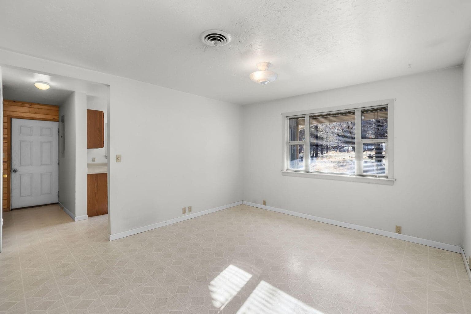 Photo of 17235 Kent Road 15 of 36