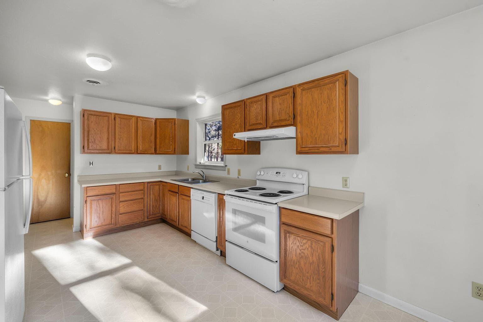 Photo of 17235 Kent Road 19 of 36