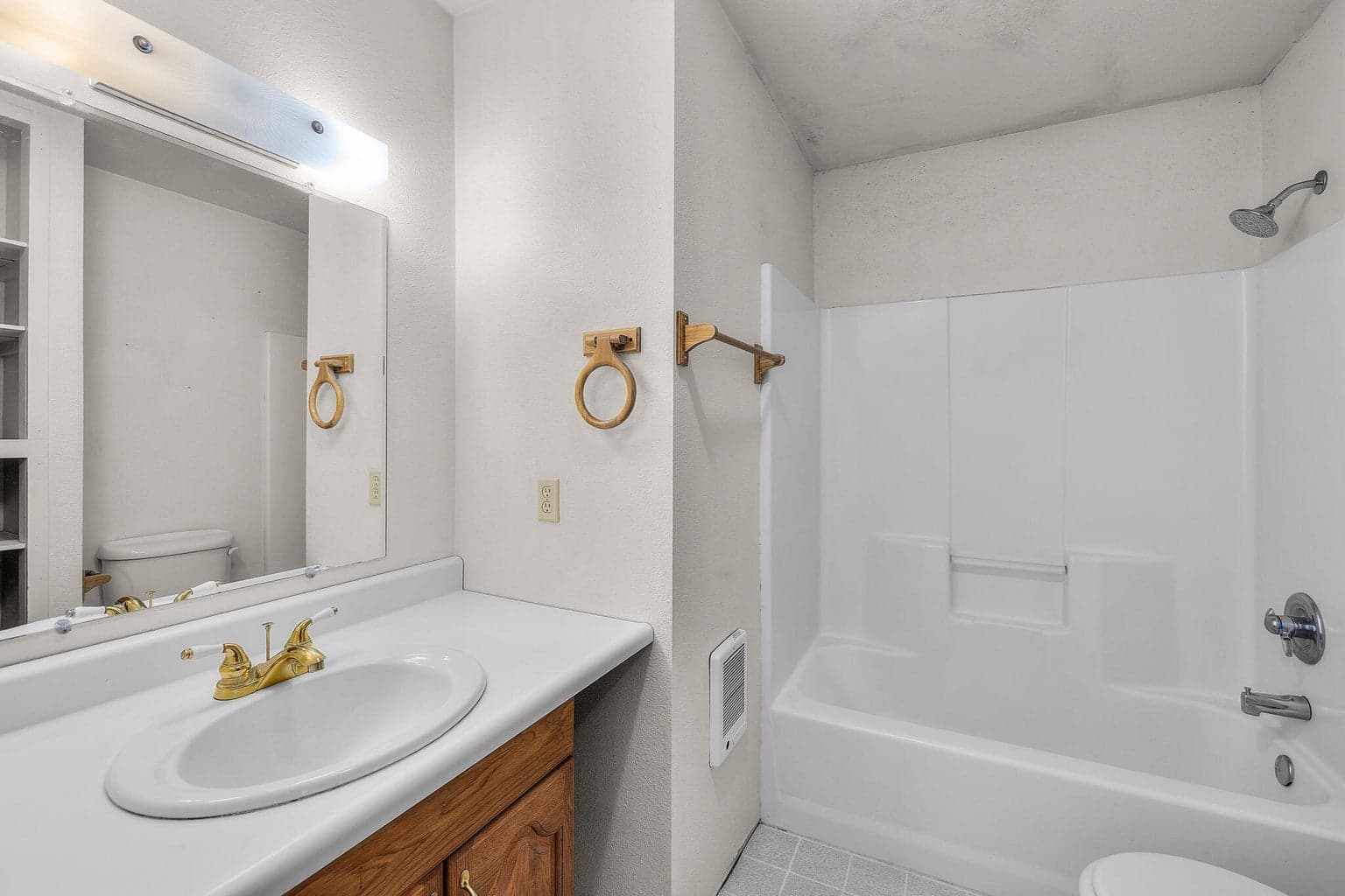 Photo of 17235 Kent Road 22 of 36