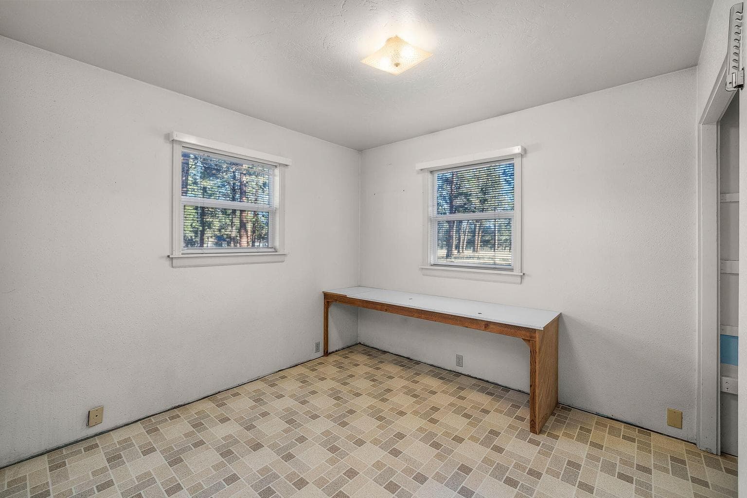 Photo of 17235 Kent Road 24 of 36