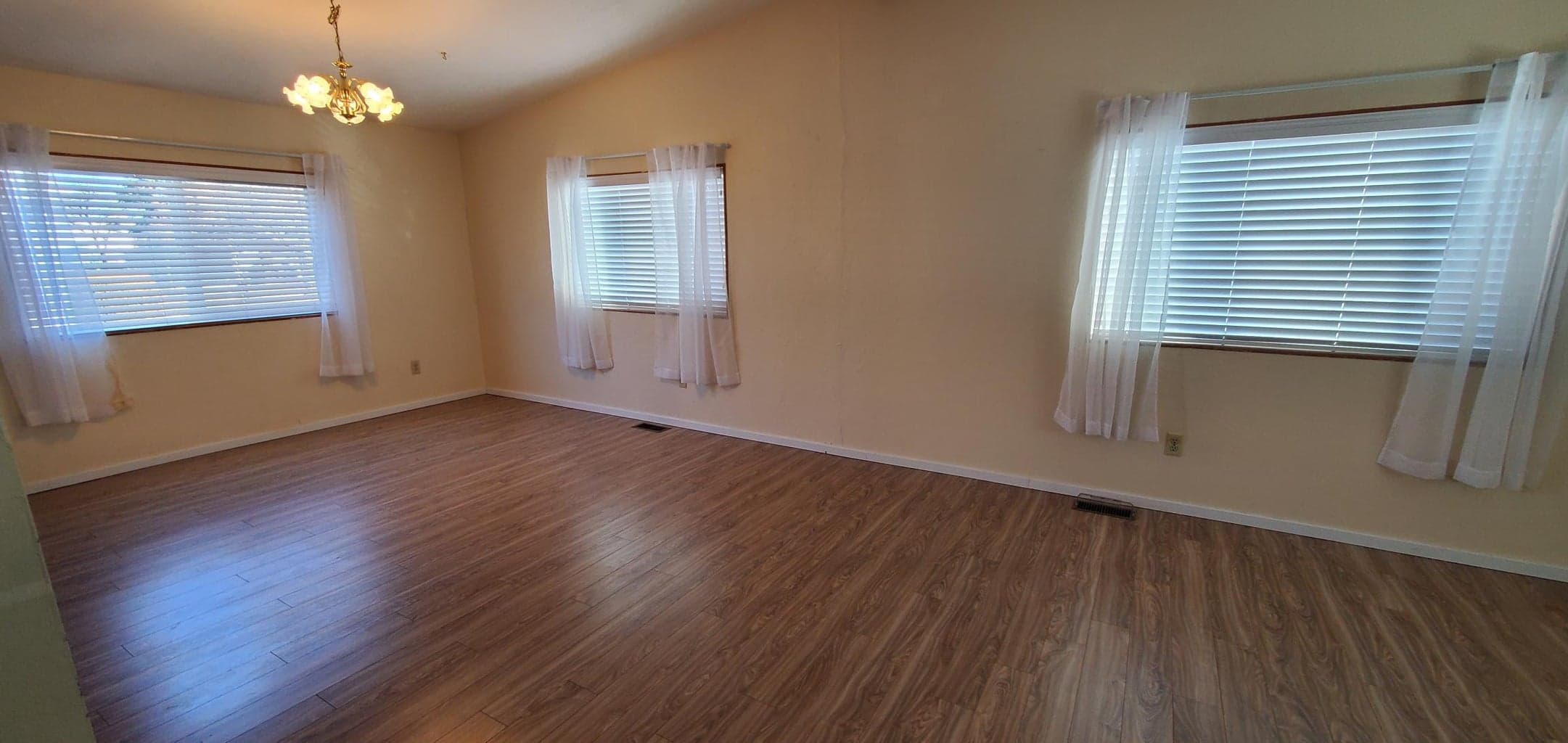 Photo of 185 Harwood Ave 3 of 6