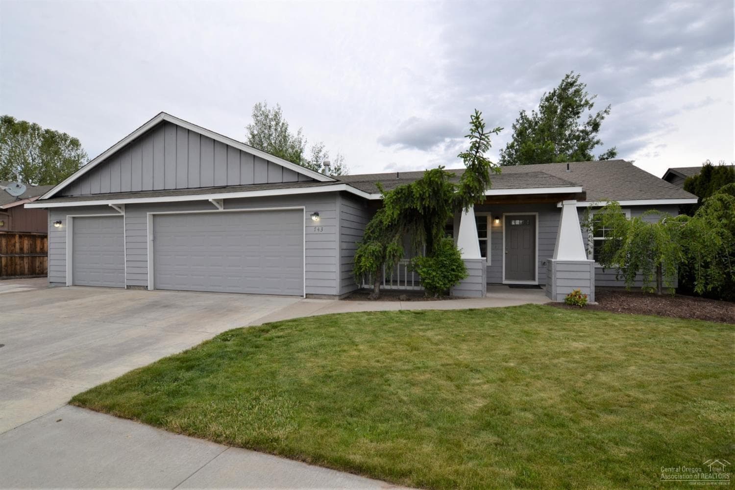 Photo of 743 Cobblestone 1 of 23