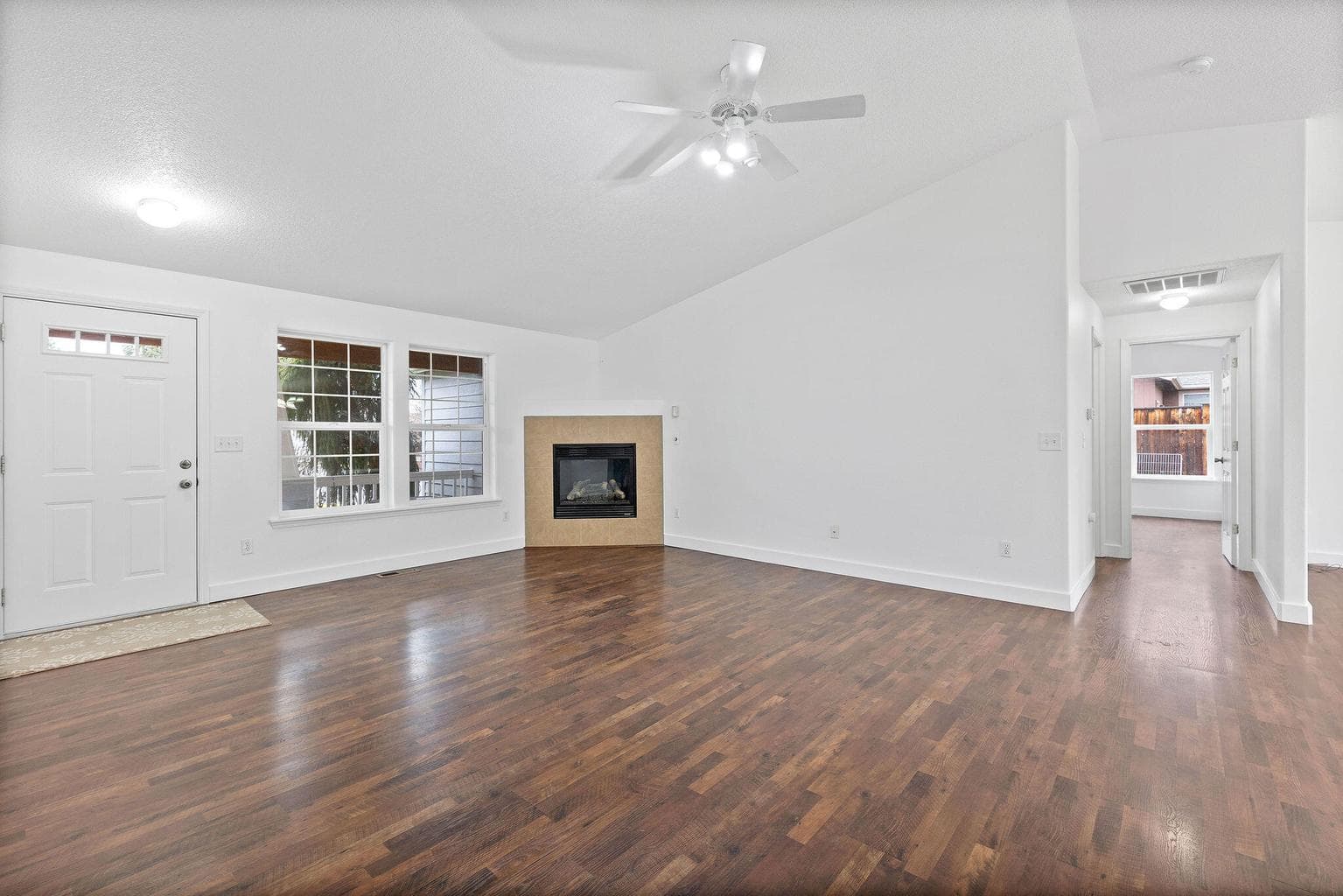 Photo of 743 Cobblestone 2 of 23