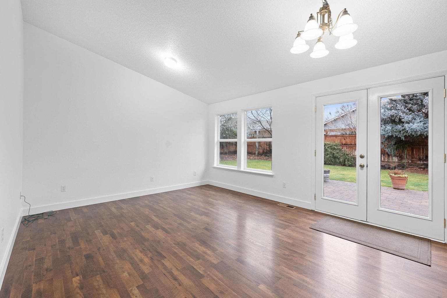 Photo of 743 Cobblestone 4 of 23