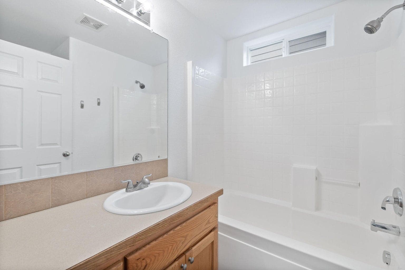 Photo of 743 NE Cobblestone Court 12 of 23