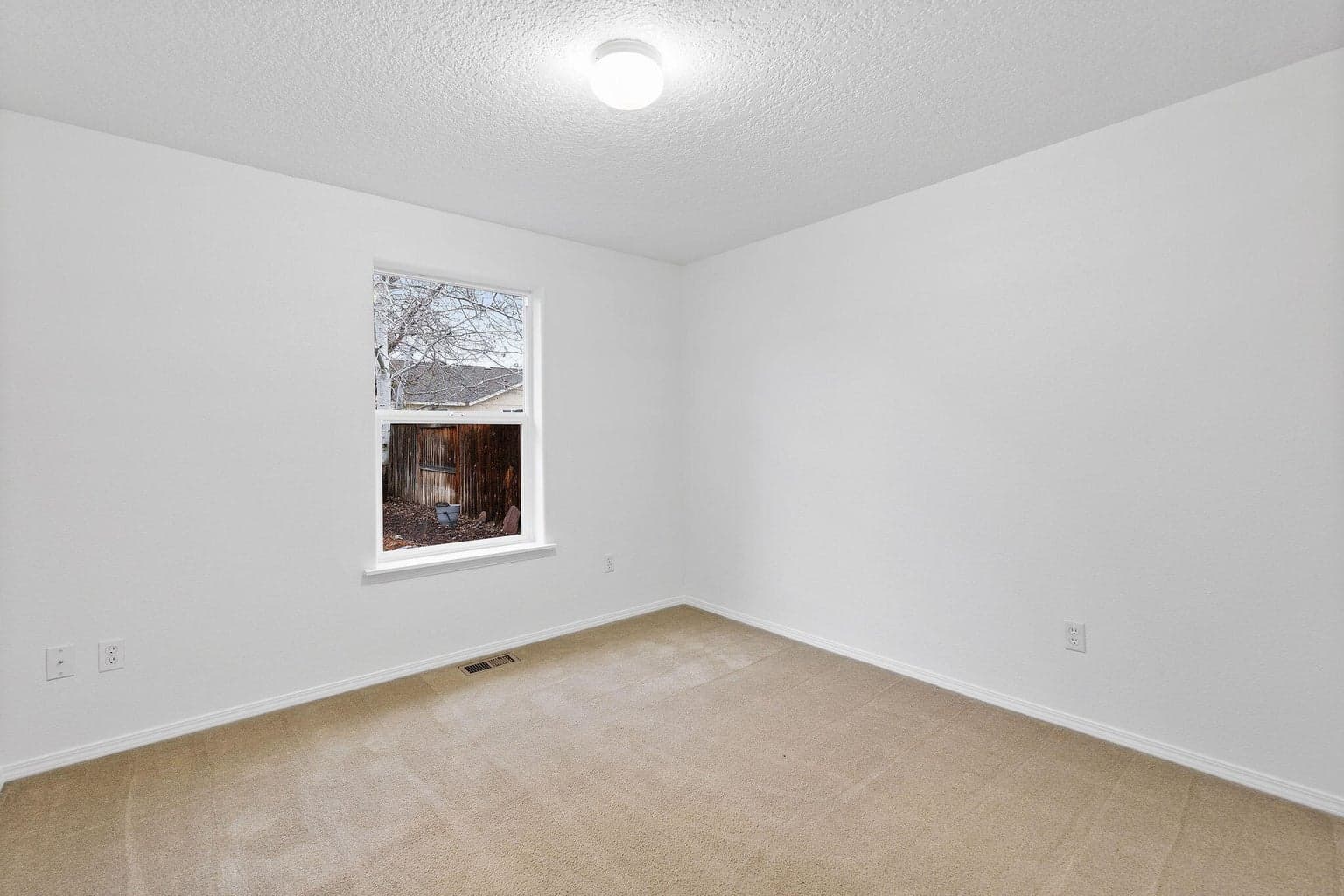 Photo of 743 NE Cobblestone Court 13 of 23