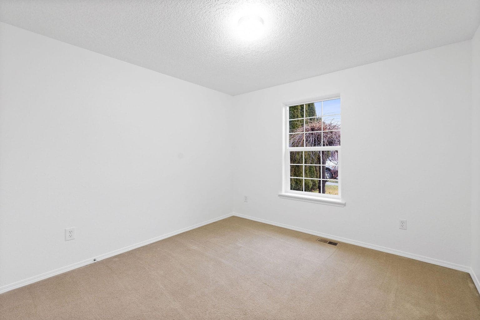 Photo of 743 NE Cobblestone Court 11 of 23