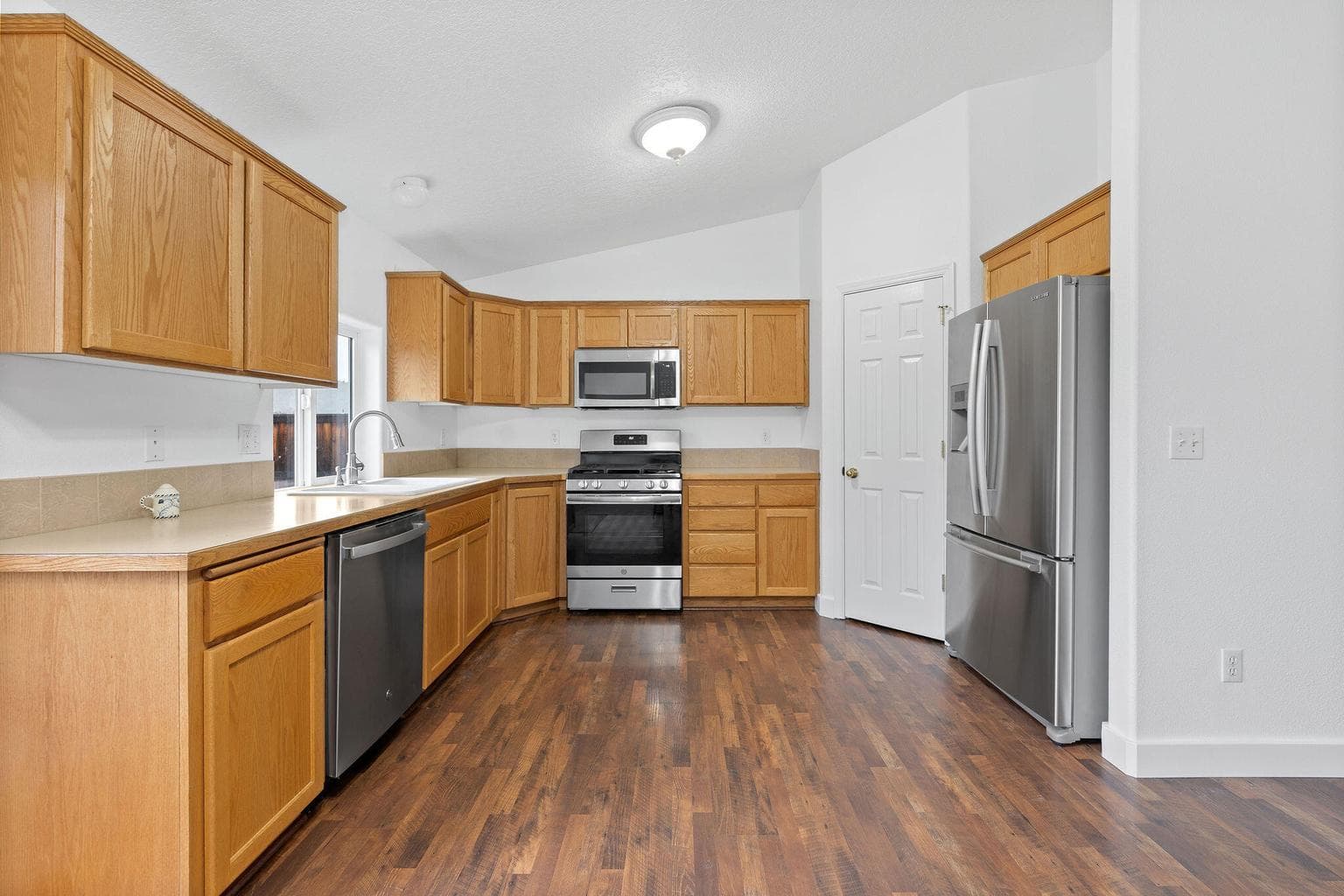 Photo of 743 NE Cobblestone Court 6 of 23