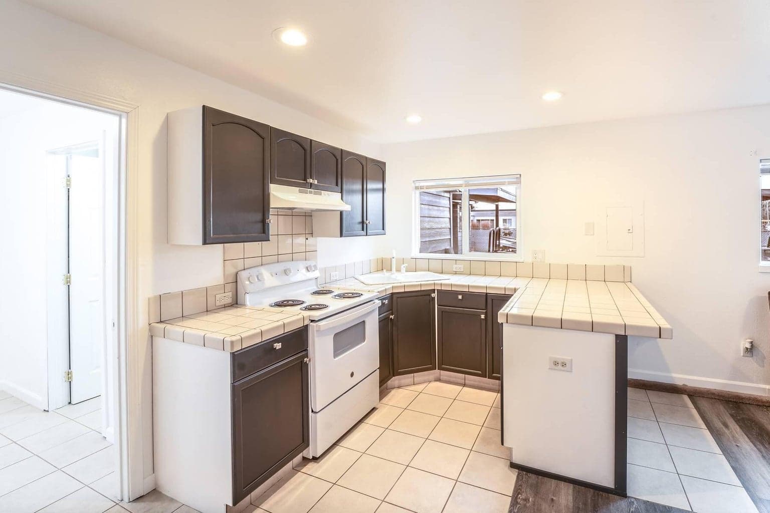 Photo of 1053 SW 12th Street 23 of 31