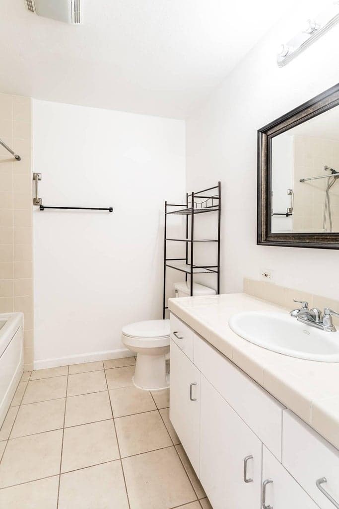 Photo of 1053 SW 12th Street 28 of 31