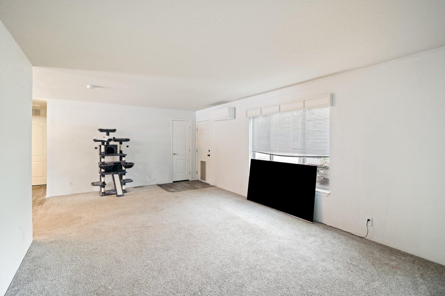 Photo of 11841 Alderwood Drive 6 of 18