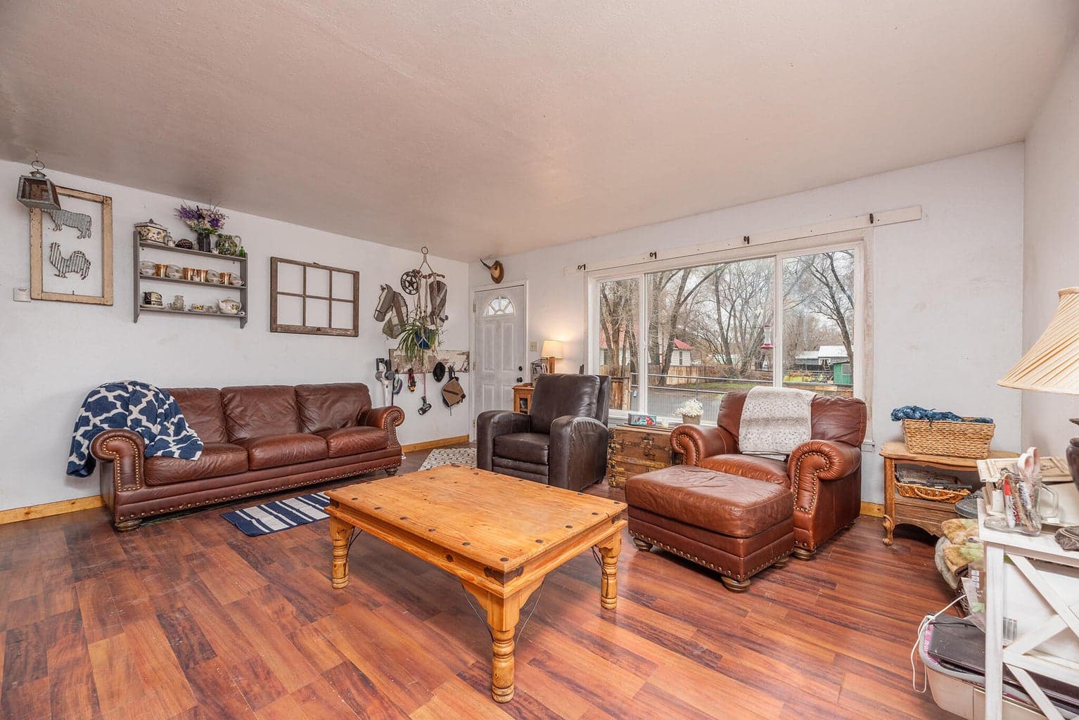Photo of 900 Willowdale 5 of 32