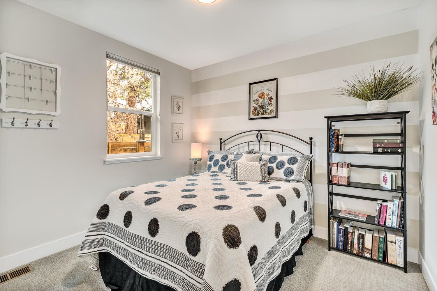 Photo of 63364 NW Milestone Drive 18 of 26
