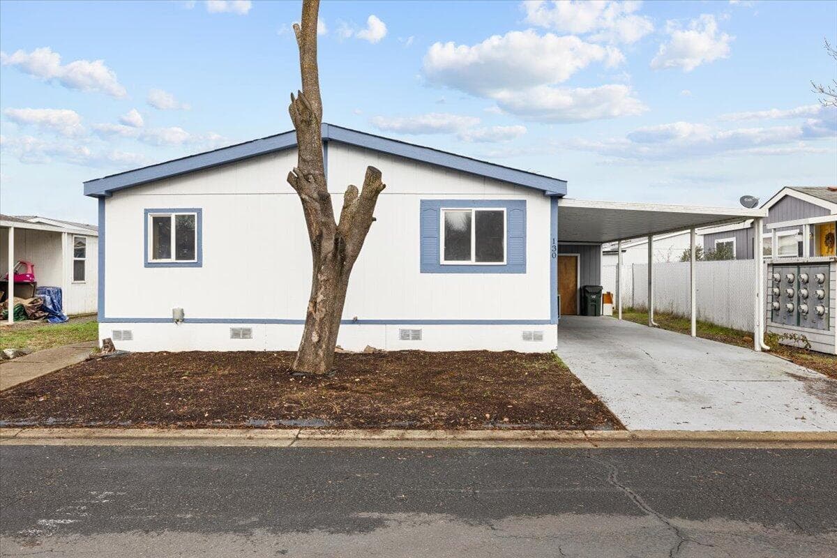 Photo of 633 Archwood 2 of 20
