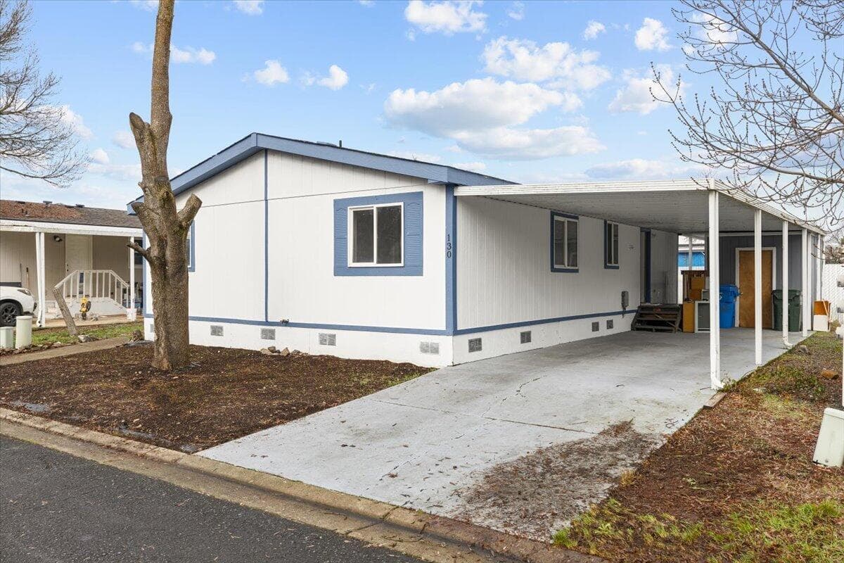 Photo of 633 Archwood 3 of 20