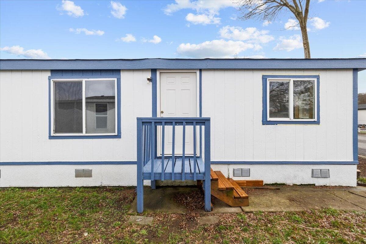Photo of 633 Archwood 4 of 20