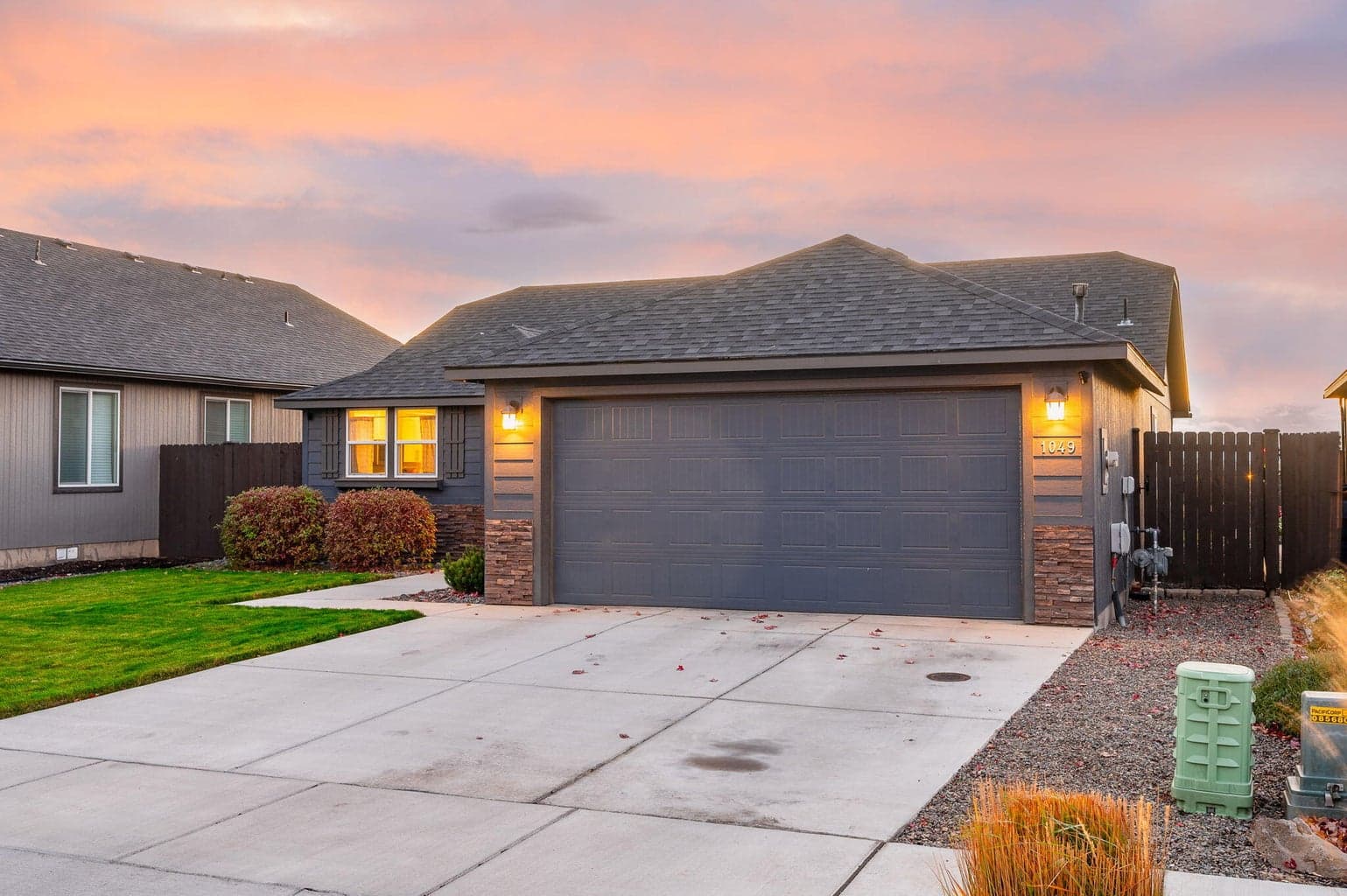 Photo of 1049 26th 3 of 51