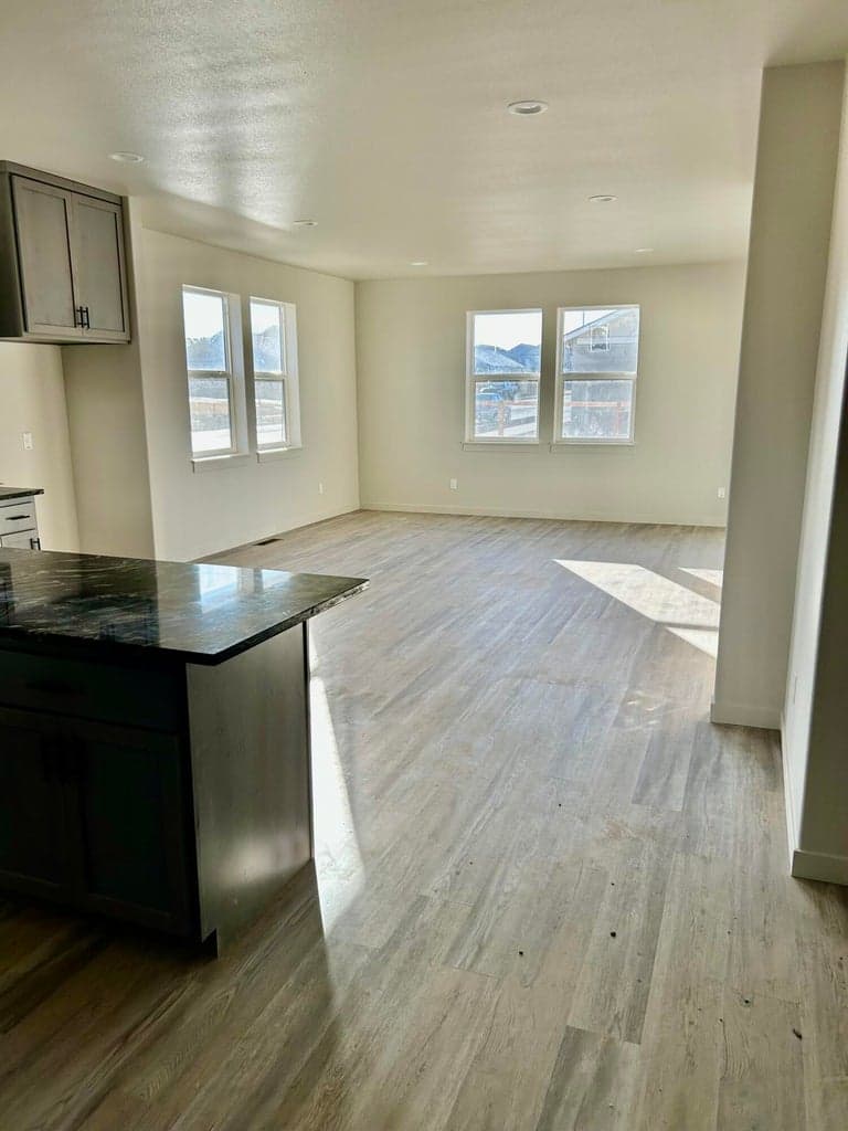 Photo of 3112 NW Dogwood Avenue 7 of 14