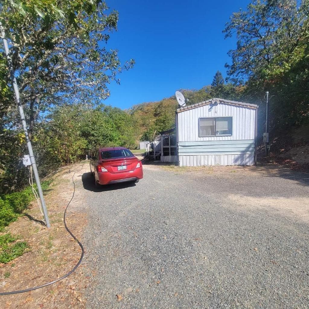 Photo of 2455 Harbeck 3 of 10
