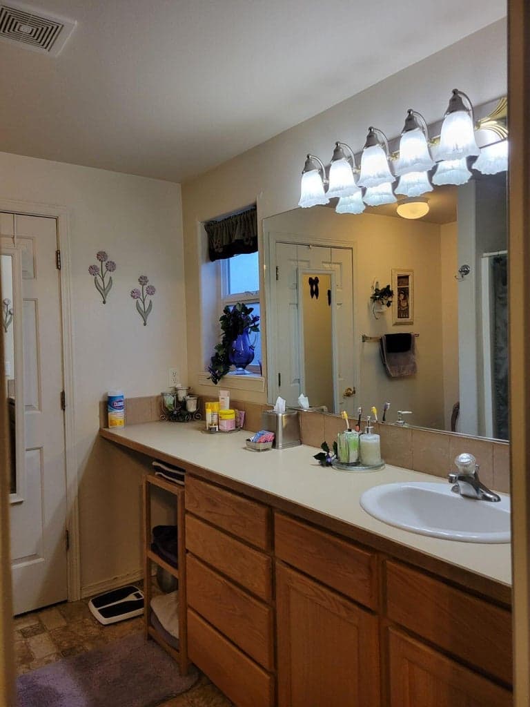 Photo of 694 NE Stone Ridge Lane 19 of 29
