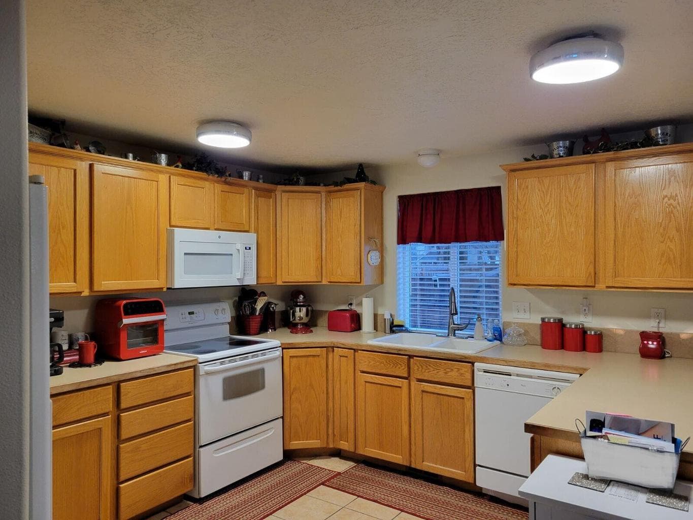 Photo of 694 NE Stone Ridge Lane 8 of 29