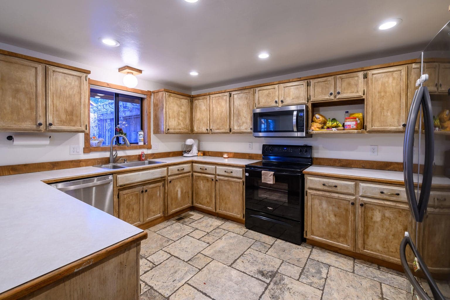 Photo of 670 Dunham 6 of 38