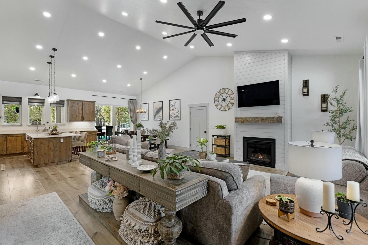 Photo of 15475 Pinetree 5 of 49