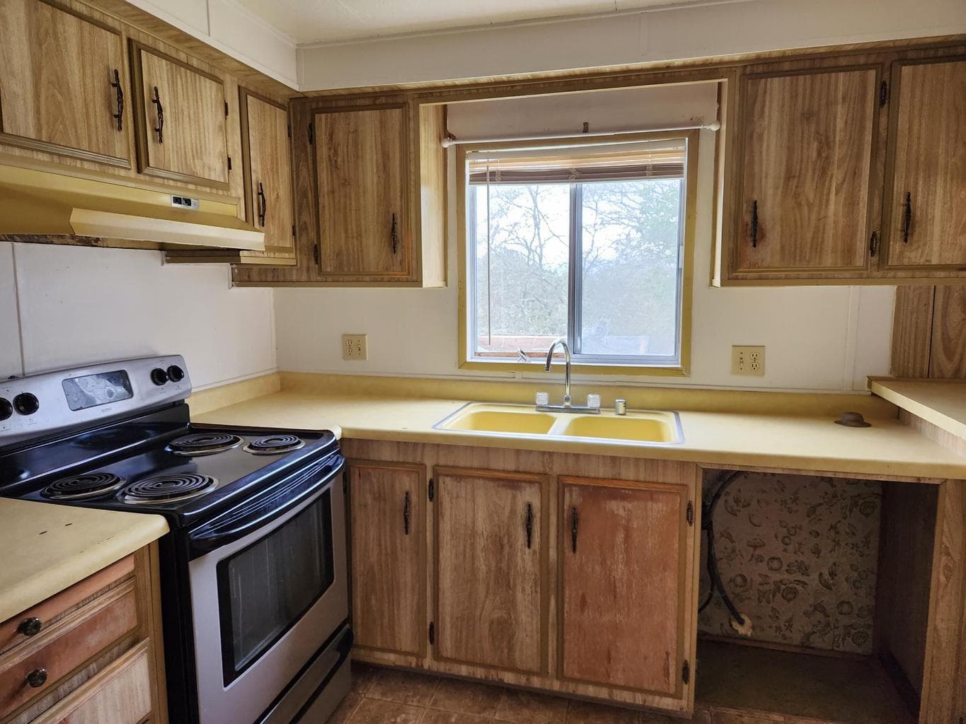 Photo of 2455 Harbeck 5 of 10