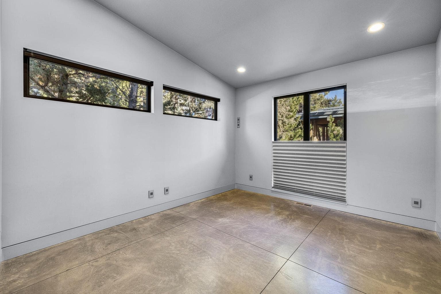 Photo of 1823 NW Rimrock Road 24 of 50