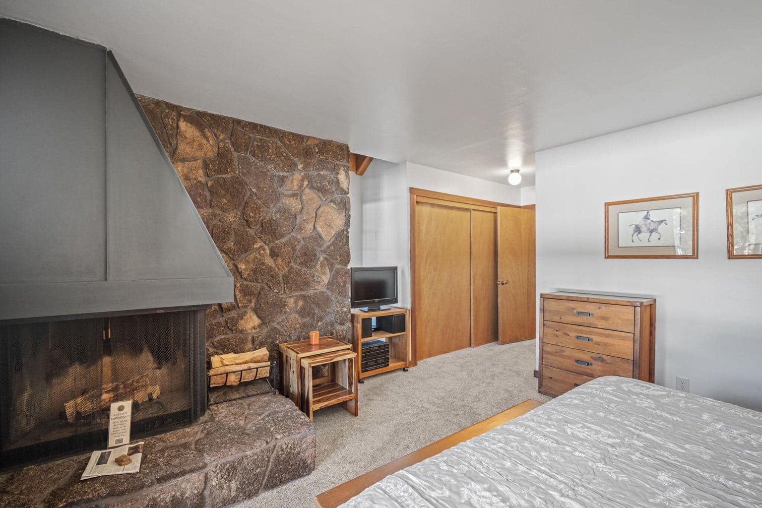 There is wood burning fireplace in the primary with classic lava rock surround.