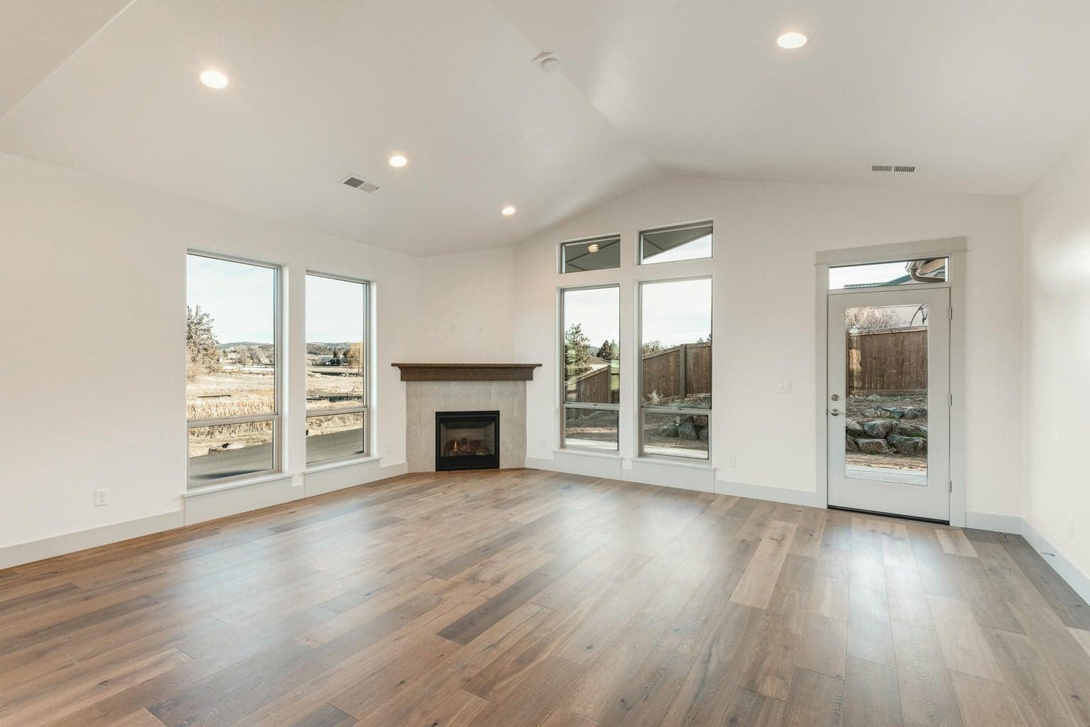 Photo of 3082 NW Horseshoe Lane 6 of 26