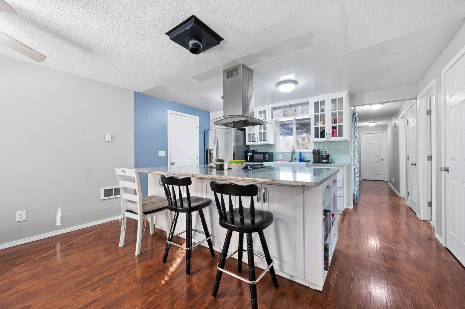 Photo of 286 SE D Street 15 of 40