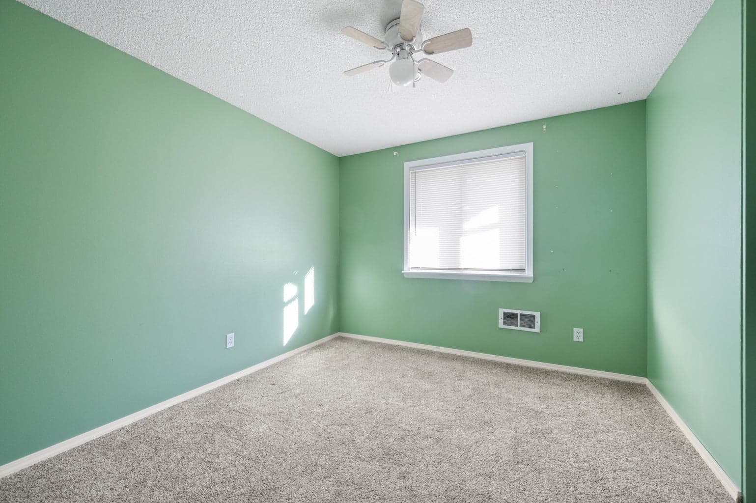 Photo of 286 SE D Street 28 of 40