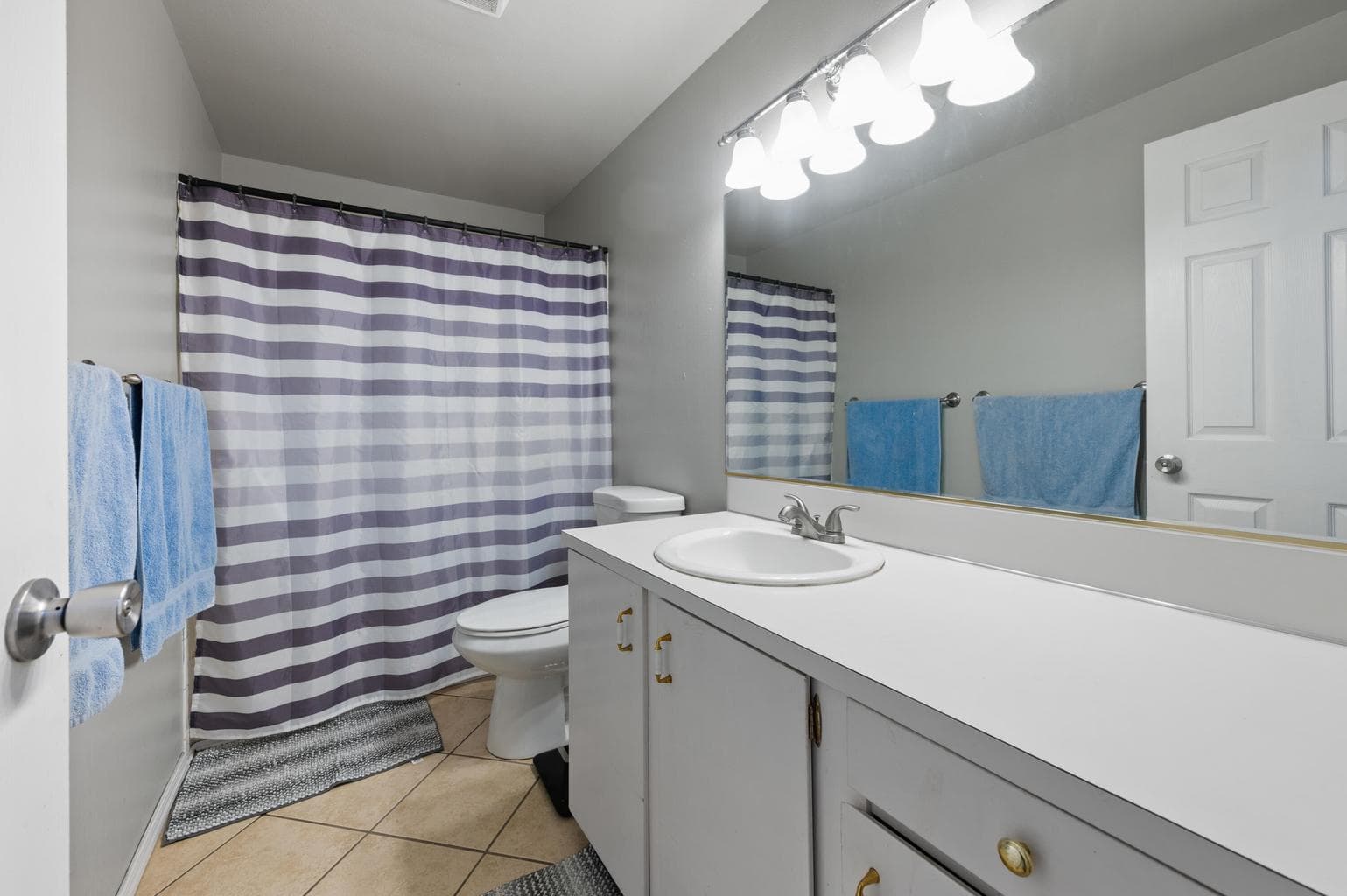 Photo of 286 SE D Street 29 of 40