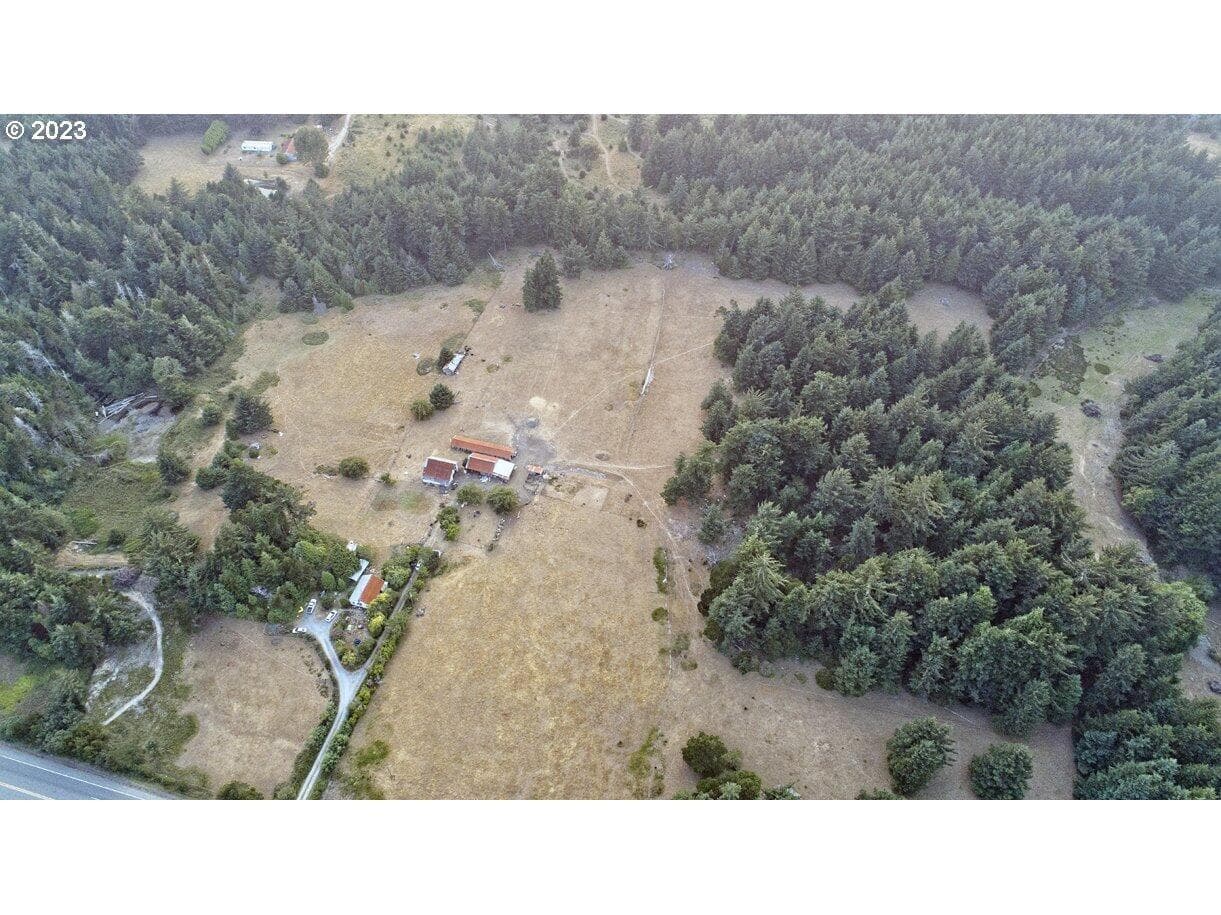 Photo of 47458 Hwy 101 1 of 10