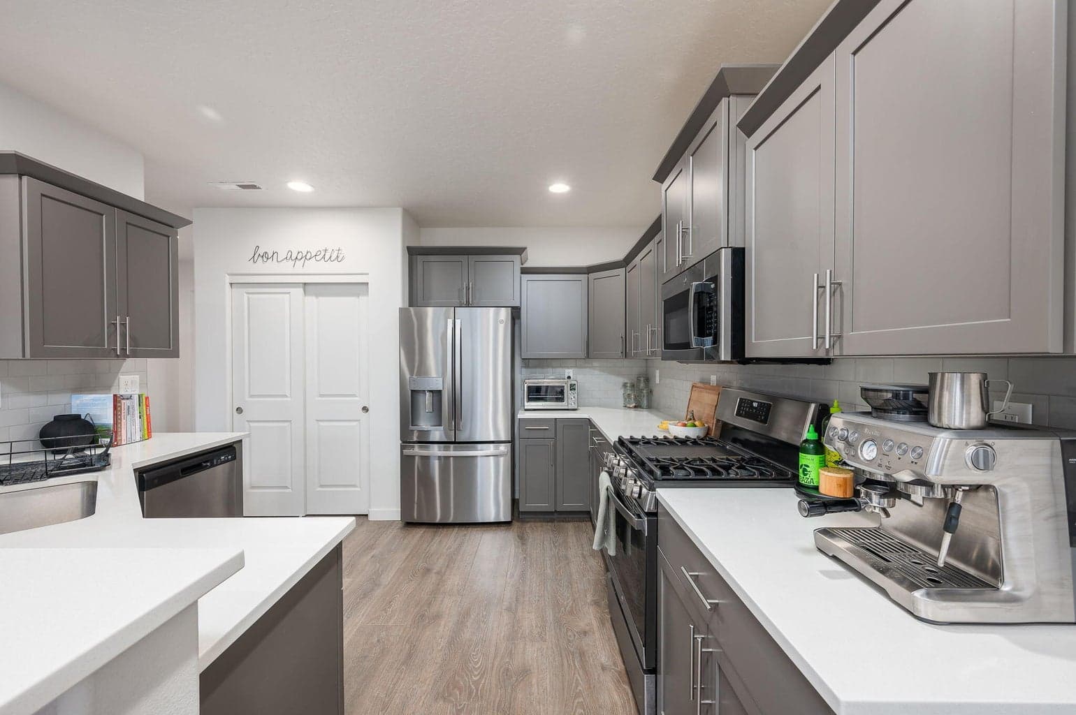 Photo of 920 NW Teak Court 9 of 49