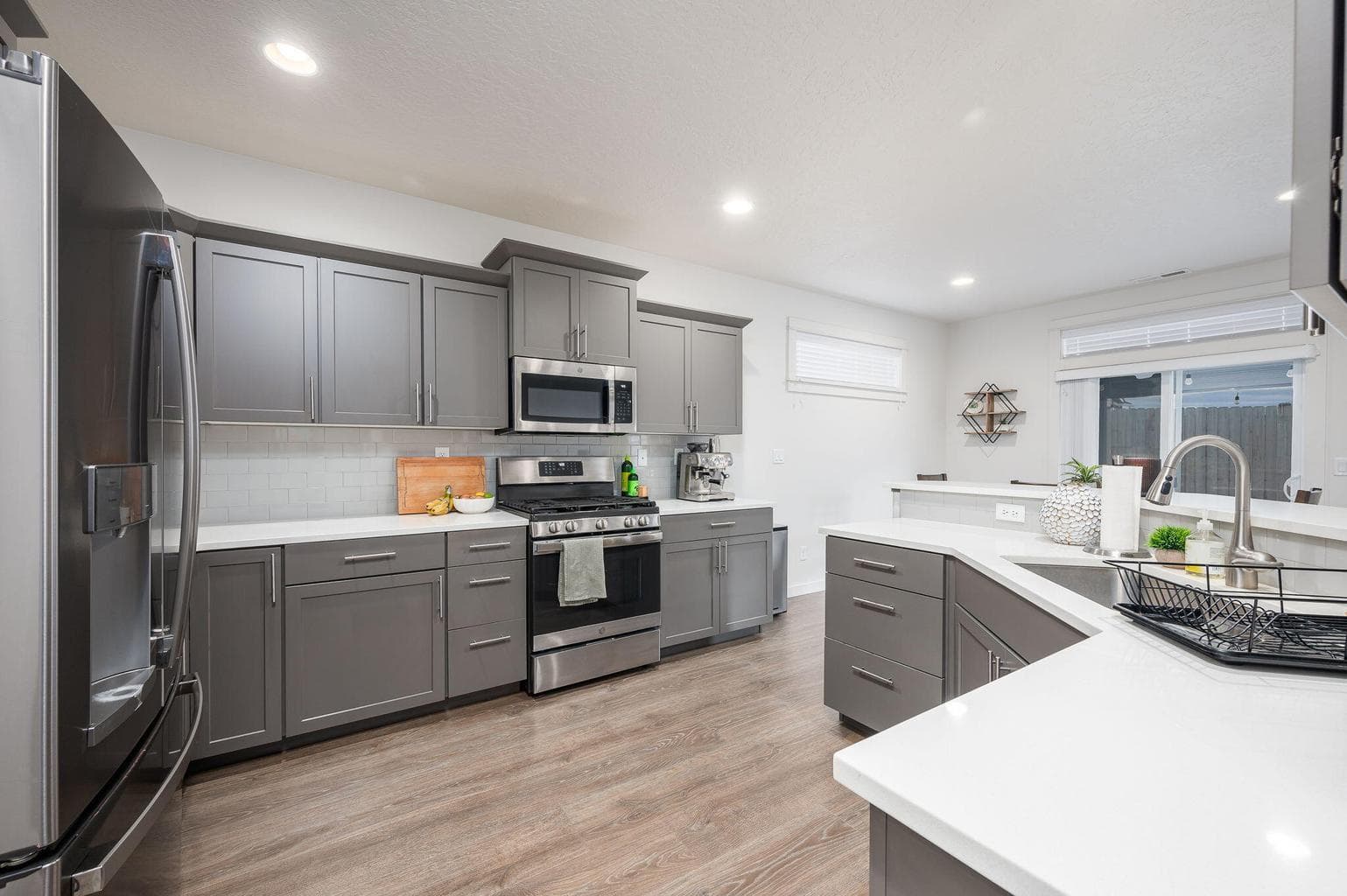 Photo of 920 NW Teak Court 13 of 49