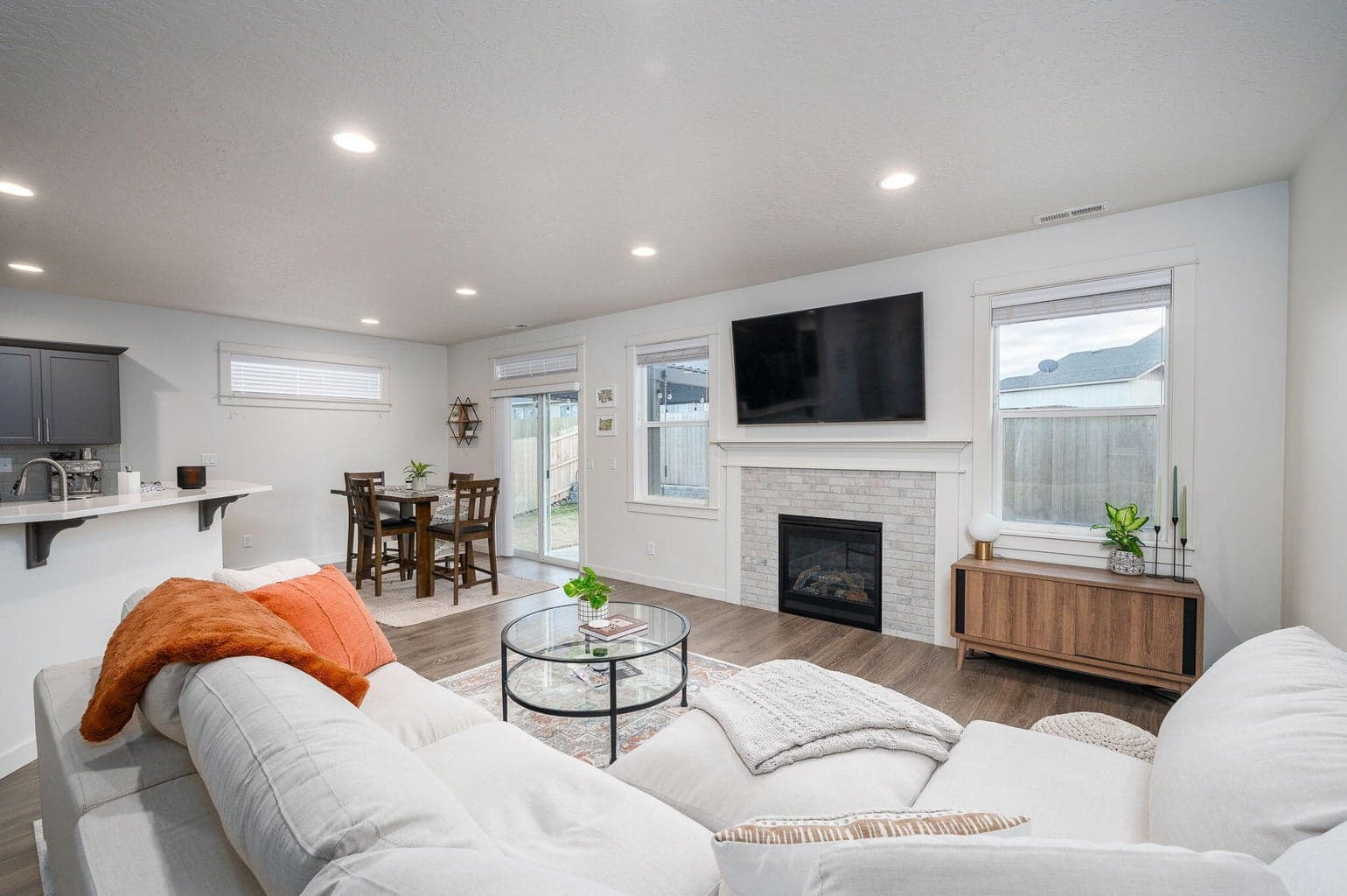 Photo of 920 NW Teak Court 23 of 49