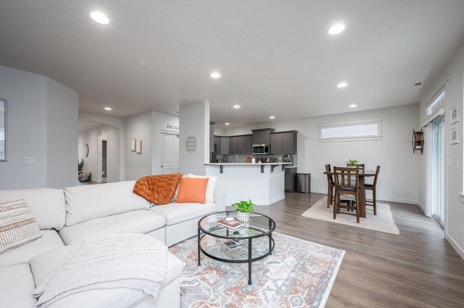 Photo of 920 NW Teak Court 25 of 49